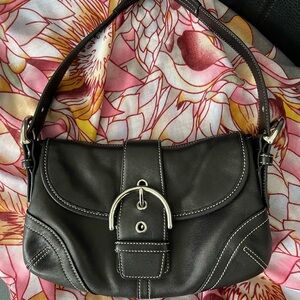 Elegant Black Leather Shoulder Bag